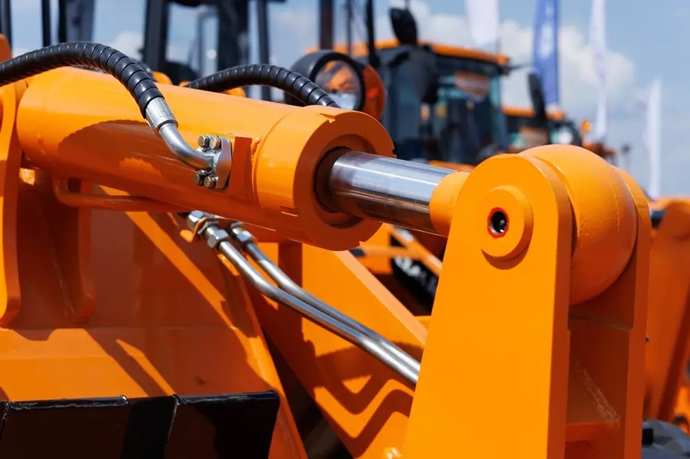 What are the components of a hydraulic actuator?