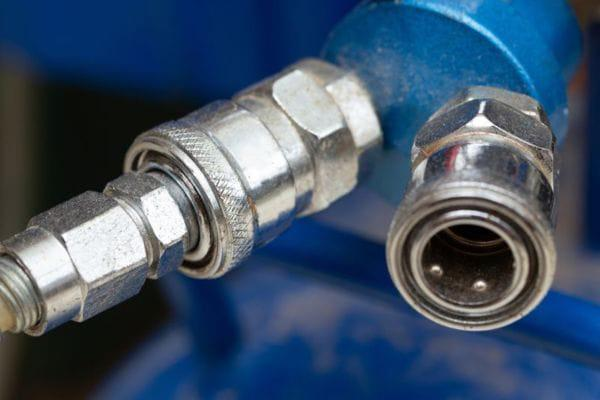 How to use hydraulic quick coupler?