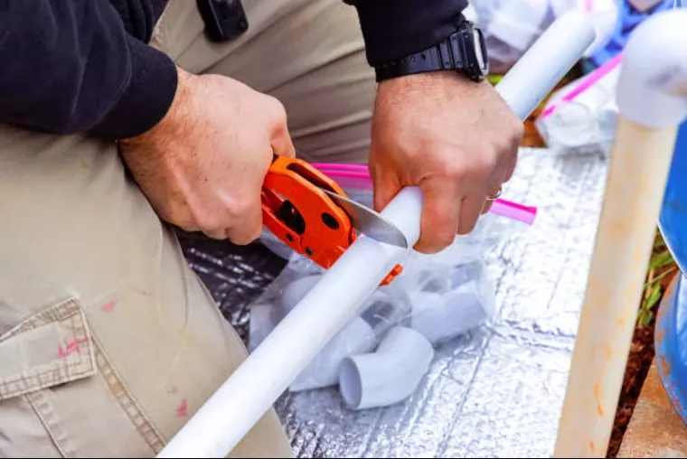 How to measure and cut pvc pipe when using connectors？