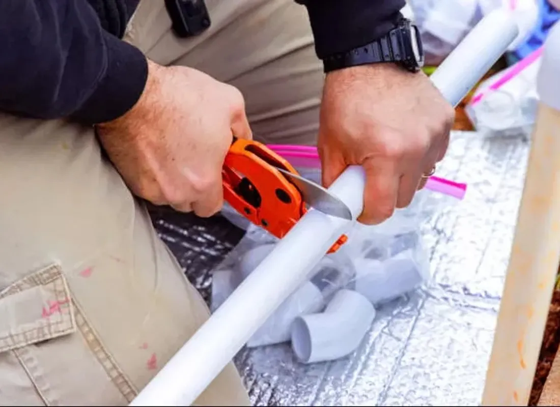 How to measure and cut pvc pipe when using connectors？